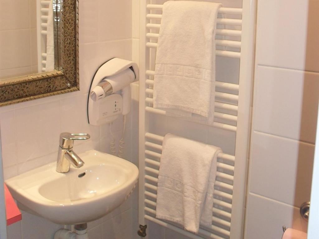 Latino Centre Hotel Reims